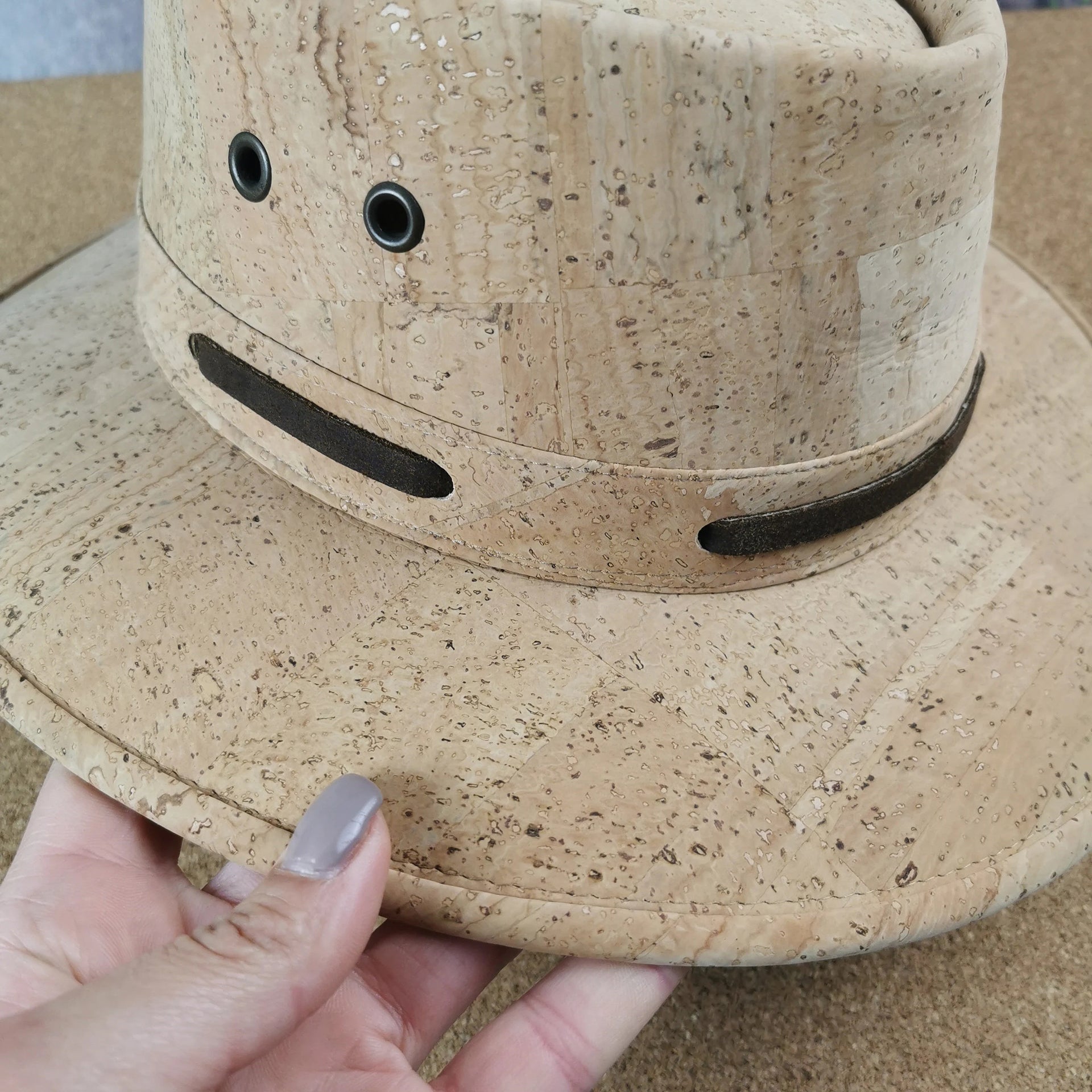 Natural cork hat with brown lace