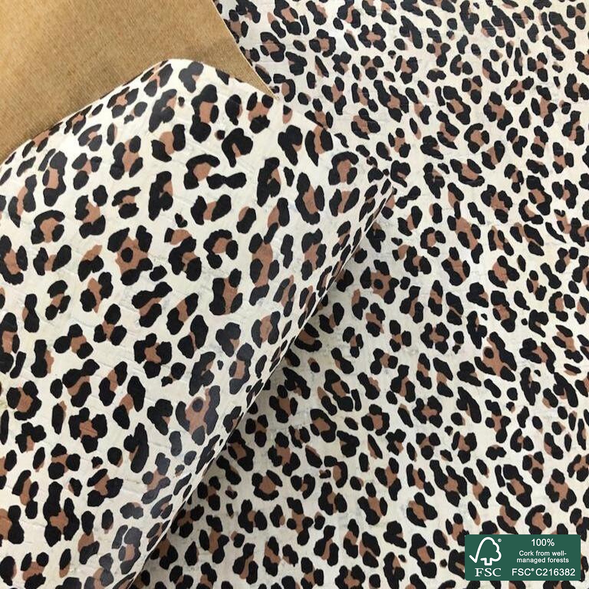 Leopard printed pattern on white cork fabric (534)