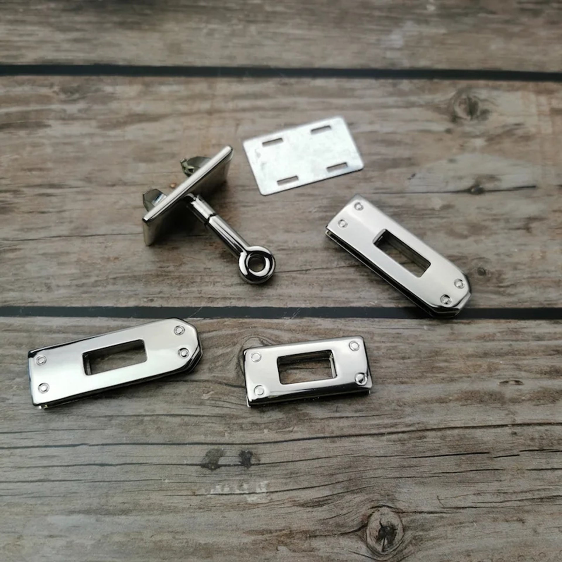 Silver clutch lock   FL06