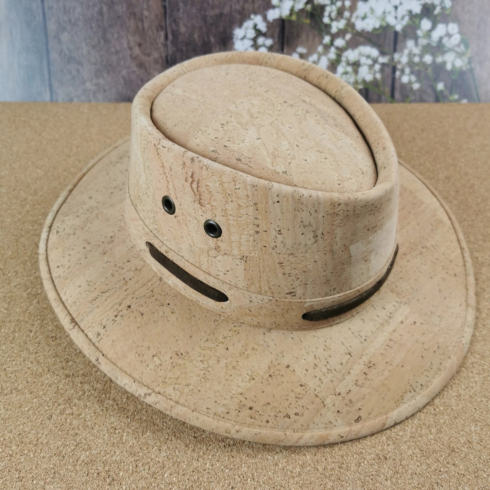 Natural cork hat with brown lace